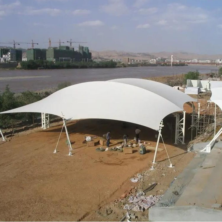 察布查尔锡伯膜结构汽车棚